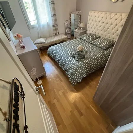 A Cote De L'aeroport Orly Homestay
