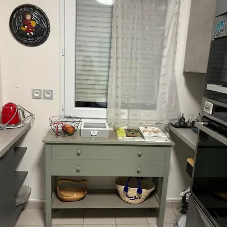A Cote De L'aeroport Orly Homestay